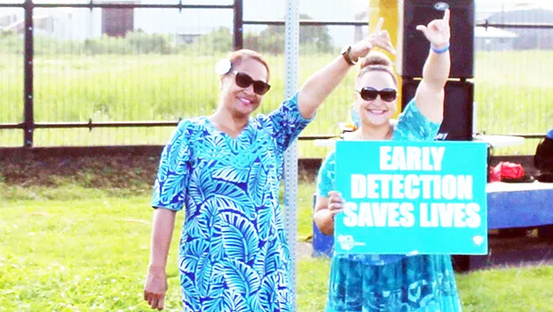 Two women with early detection sign