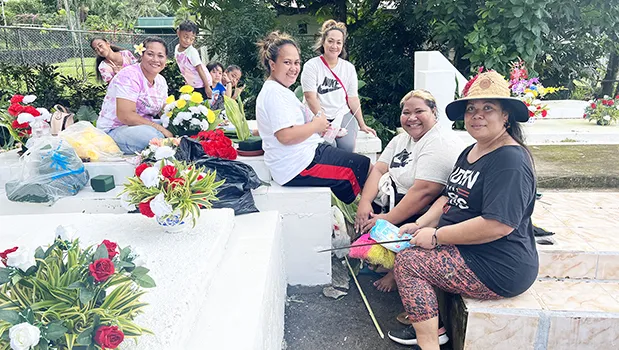 Finau sisters and their children