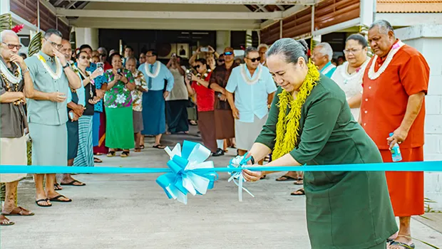 First Lady Ella Perefoti Mauga cutting ribbon 