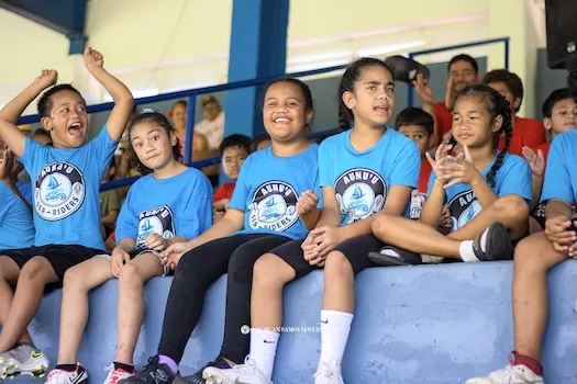 young flag football players