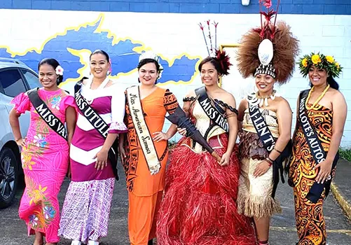  Miss American Samoa Magalita Johnson with the 5 contestants during last Saturday's float parade.