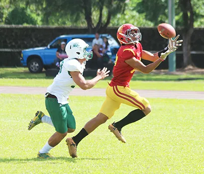 Tafuna Warriors Tuinauvai Moli about to catch the opening touchdown pass