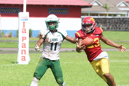Tafuna Warriors Ieremia Ieremia intercepting a pass intended