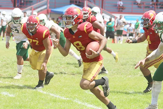 Oakland Salave’a storms to the end zone to score his