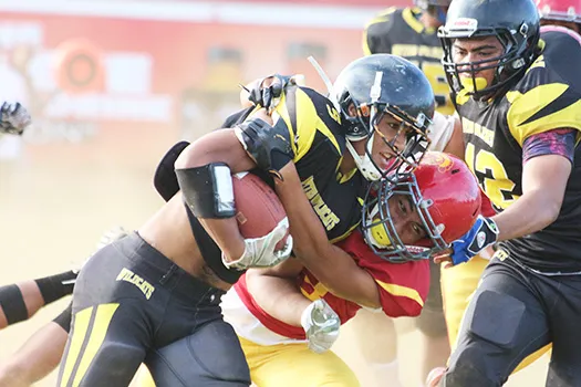 Joe Savaii of the Nu’uuli Wildcats returning a kick off