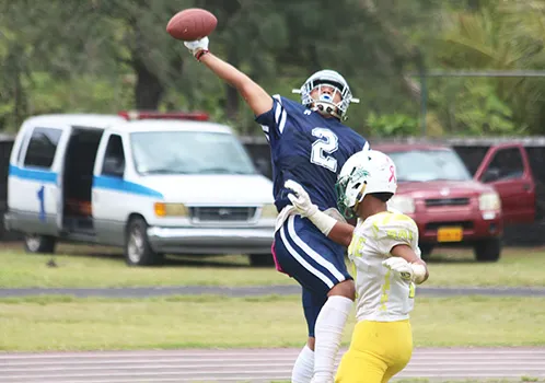 Avery Seumanutafa of the Sharks attempting a one hand catch