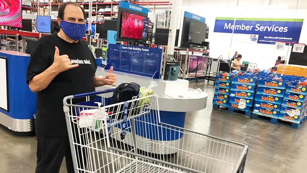 Frank De Lima pushing a shopping cart and giving shaka sign