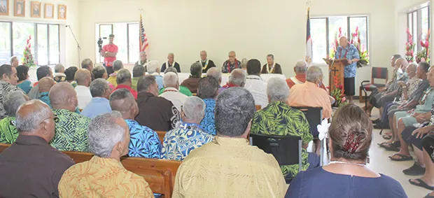 Associate Judge Su’apaia J. Pereira administering oath