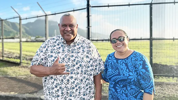 Governor and First Lady at Veterans Day wave