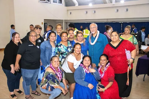 Gov. Pulaali'i Nikolao Pula meeting with Treasury personnel