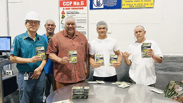 Gov with StarKist Samoa Plant Director/ General Manager Injoo Ha (far left) and employees of the Pouch Department