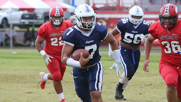 Samoana Sharks quarterback Viliamu ‘Jamu’ Tanielu sprinting