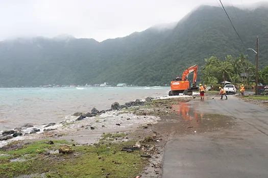 Aua road debris