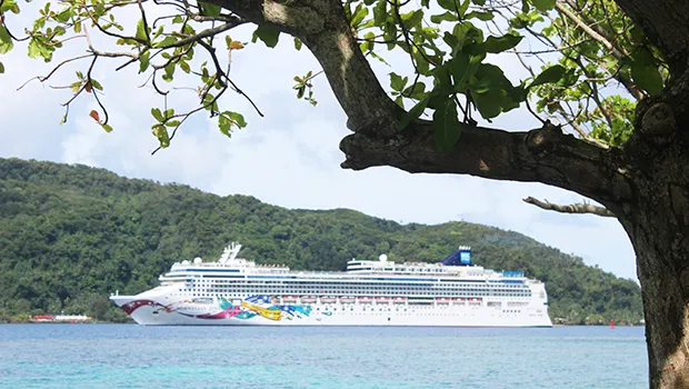 Norwegian Jewel entering Pago Pago bay yesterday