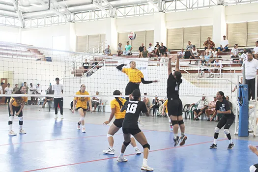 A West Coast player about to spike the ball 