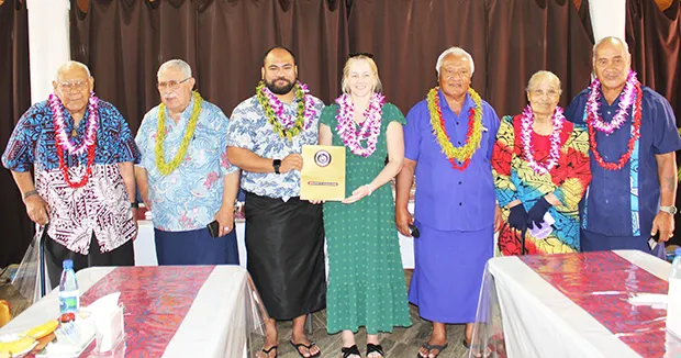 Hawaiian Airlines pilot Captain Talisau Lincoln Moliga with fono members.