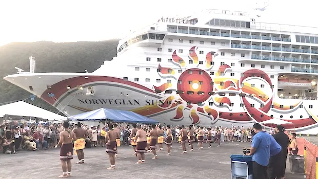 Passengers off Norwegian Sun cruise ship