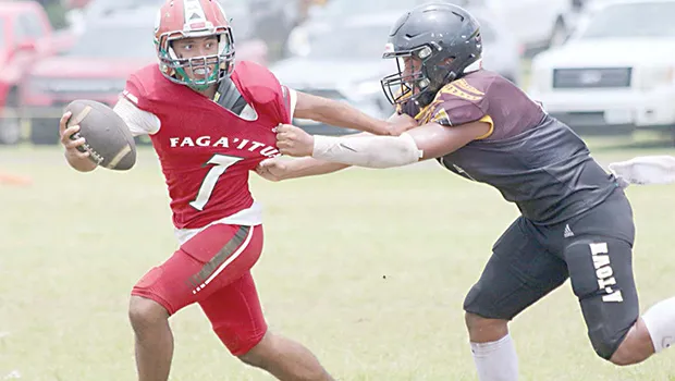  Vikings quarterback trying to escape Warrior defense