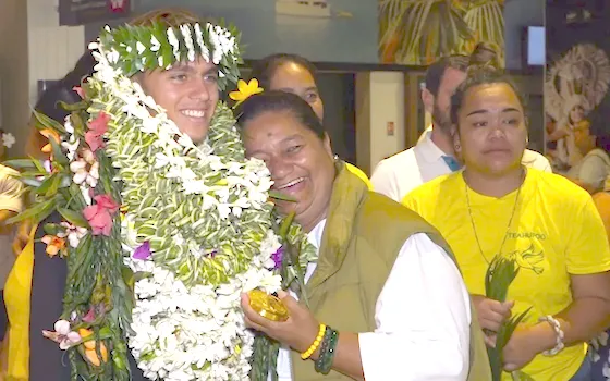 Kauli Vaast welcomed home at