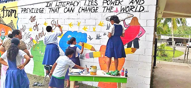 Pava’ia’i Elementary School students at work on their mural.