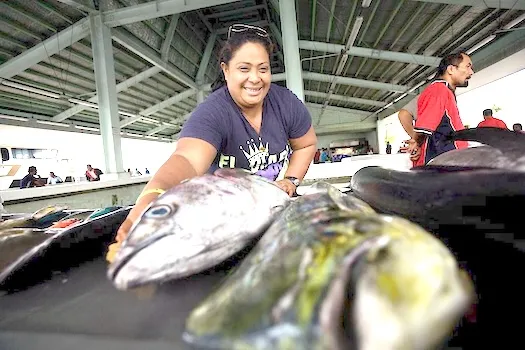 Fololina Avia IN HER SHOP