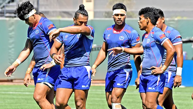 Manu player Gordon Langkilde, center-right