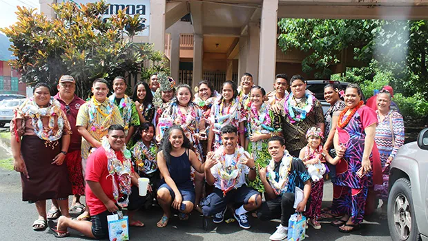 Lauli’i Elementary Schoo 8th grade class outside Samoa News building
