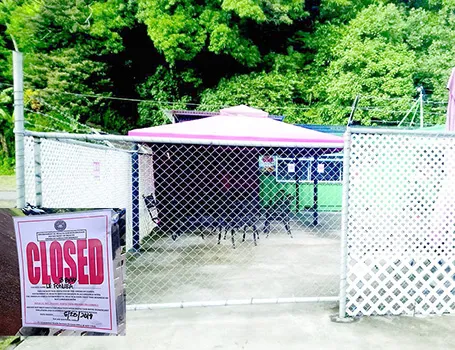 Le Fonuea eatery with closed sign