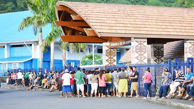 People lined up in front of Lee Auditorium