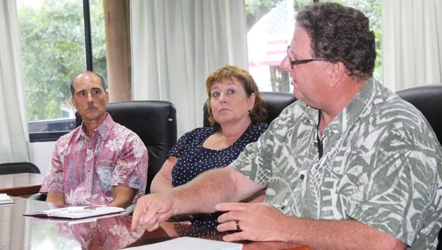 [l-r] Hawaiian Airlines cargo representatives Brad Matheny and Dana Knight along with Island Fisheries Inc., president Peter Lamy