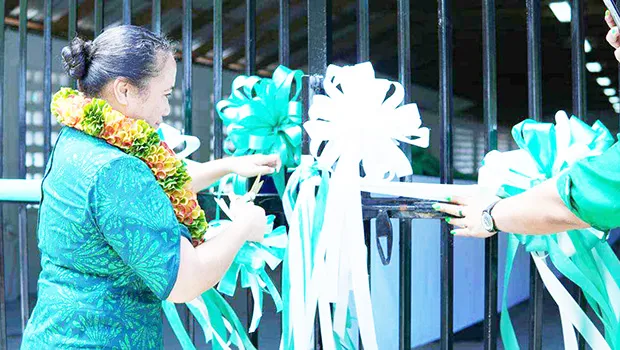 First Lady cuts ribbon