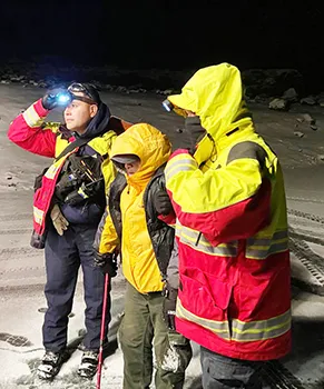 UH Maunakea Rangers rescue a lost hiker found on the Humuʻula Trail 