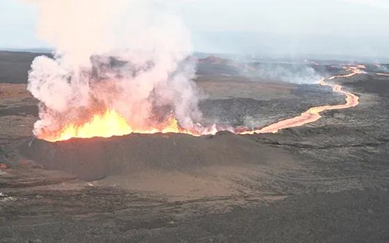 ava flowing from Mauna Loa volcano