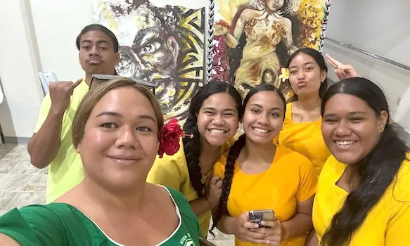  Mikaela Saelua and students