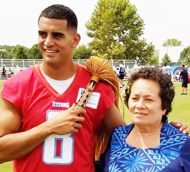 Marcus Mariota with Cong. Aumua Amata