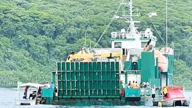 MV Manu’atele offloading 