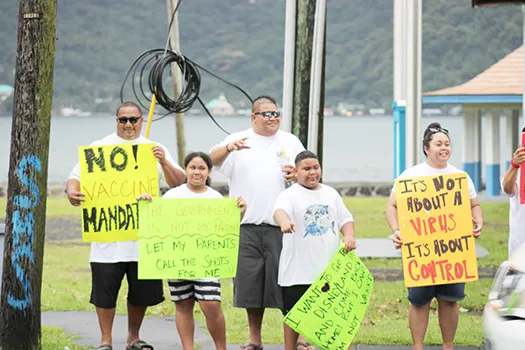 Vaccine mandate protesters