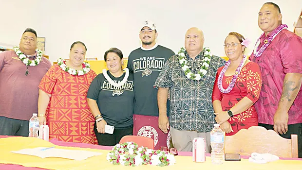 Oakie Salave’a after signing letter of intent with supporters and parents