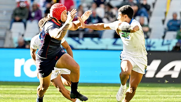 Paul Scanlon fights off USA Eagle Maka Unufe