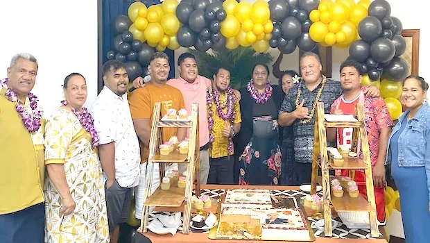 Flora Kelemete-Ma’a (center)