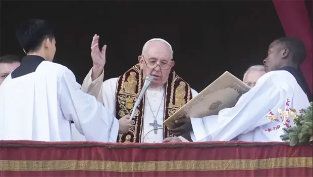 Pope Francis delivers the Urbi et Orbi