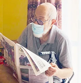 85-year old Si’i Noaese Taeatafa reading Samoa News