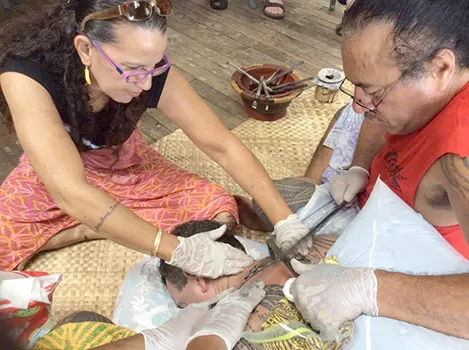 Master Tufuga Su’a Tupuola Fitiao practicing his art, assisted by ASCC Fine Arts Professor Regina Meredith Fitiao who is also his wife