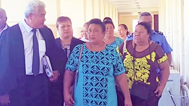  Leutogi Te'o (C) and Luse Tauvale (R) talking to their lawyer
