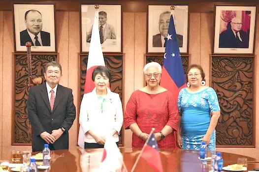 Foreign Minister Yoko Kamikawa (center-left) meets with Samoa PM