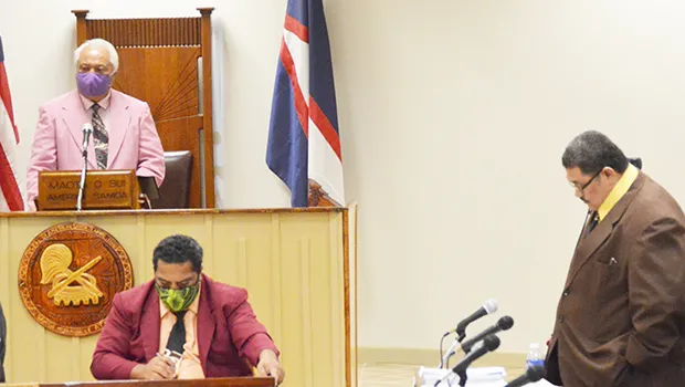 Savali Talavou Ale (left) is seen wearing a face mask speaking to the Vice Speaker of the House, Fetu Fetui Jr (right) 