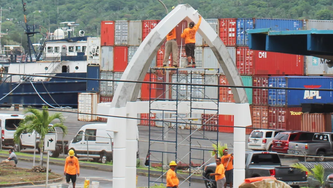 Sogelau Monument being painted