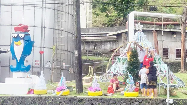 StarKist employees decorating for Christmas