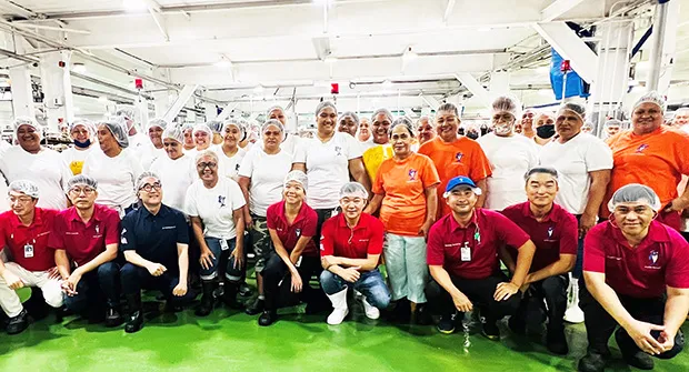StarKist Samoa employees with CEO