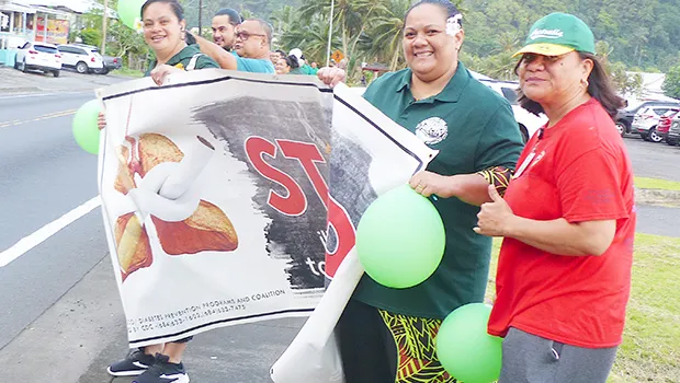 Women at a stop smoking wave with sign